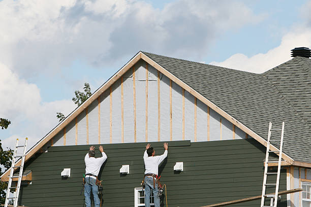 Professional Vinyl Siding technician working in Highland, IN